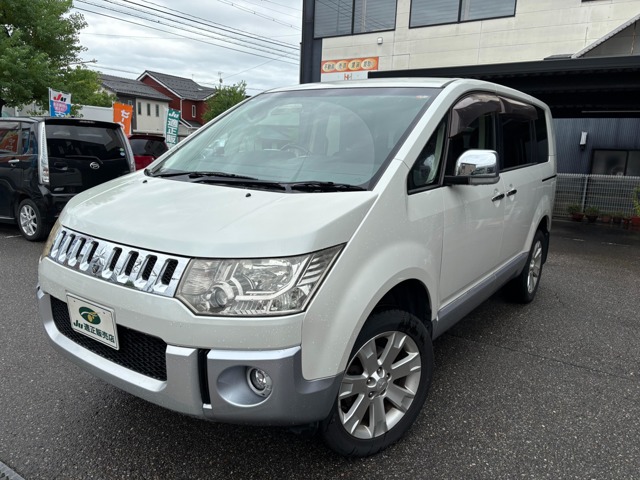 三菱　デリカD:５　４WD